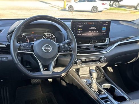 Used 2023 Nissan Altima 2.5 SR w/ SR Premium Package image 6