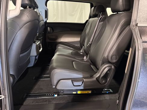 New 2026 Kia Carnival FWD image 5