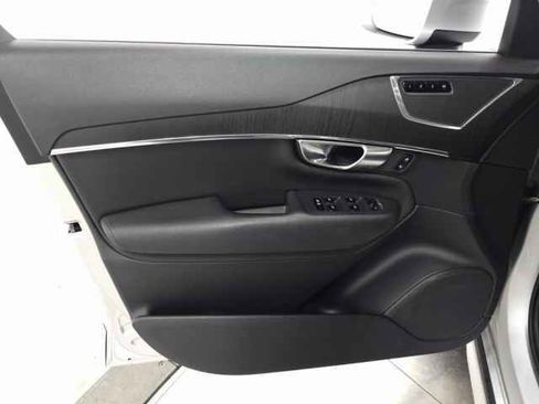 Used 2020 Volvo XC90 T6 Momentum w/ Protection Package Premier image 13
