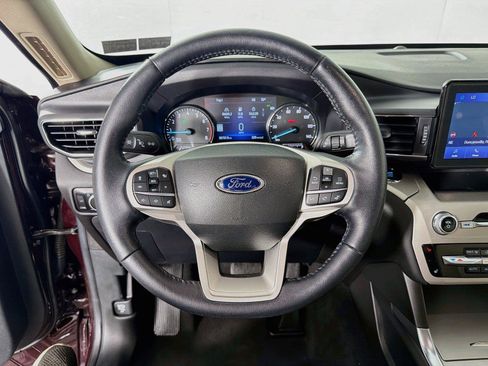 Used 2022 Ford Explorer XLT w/ Equipment Group 202A AWD/4WD image 3