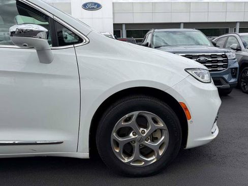 Used 2021 Chrysler Pacifica Limited w/ Premium & Safety Sphere Group AWD/4WD image 5