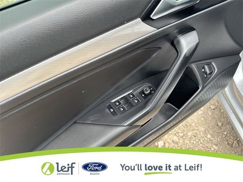 Used 2021 Volkswagen Jetta SE image 19