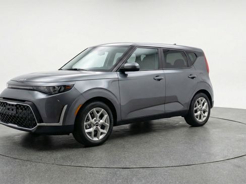 Used 2025 Kia Soul LX w/ LX Technology Package image 3