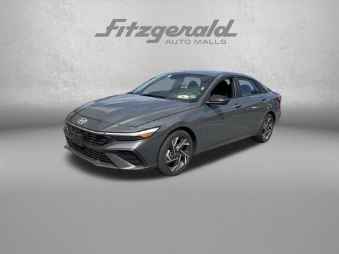 Used 2025 Hyundai Elantra SEL FWD image 2