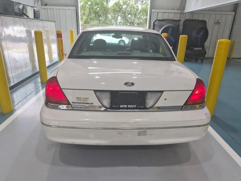Used 2003 Ford Crown Victoria LX RWD image 4