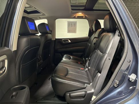 Used 2015 Nissan Pathfinder Platinum w/ Family Entertainment Package AWD/4WD image 24