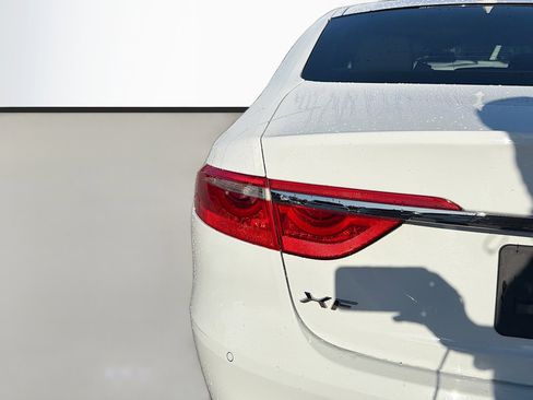 Used 2018 Jaguar XF Prestige image 10