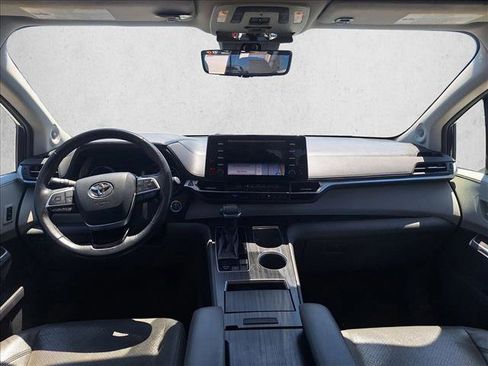 Used 2021 Toyota Sienna Limited FWD image 16