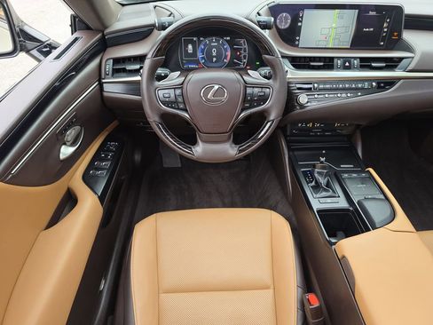 Certified 2021 Lexus ES 350 w/ Premium Package image 2