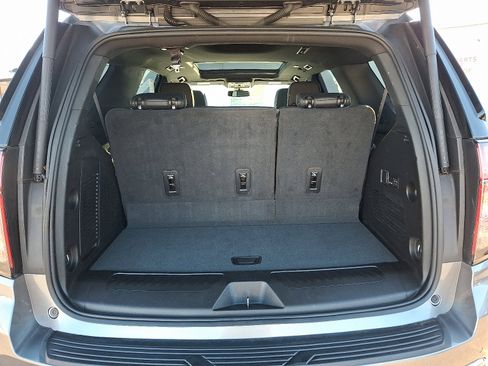 Used 2022 Chevrolet Tahoe LT w/ LT Signature Package image 28