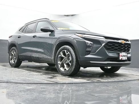 Used 2025 Chevrolet Trax LT image 42
