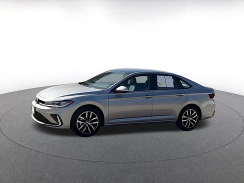 Used 2025 Volkswagen Jetta SE image 8