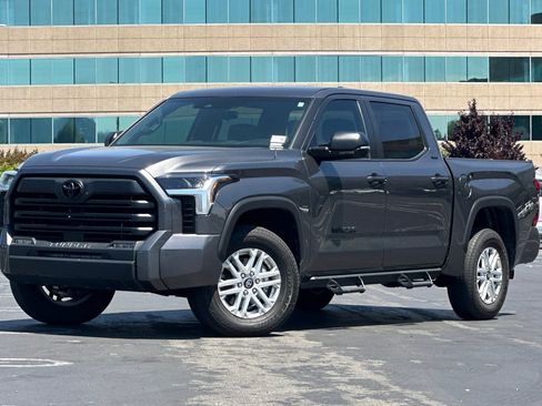 Used 2025 Toyota Tundra SR5 w/ SR5 Convenience Package AWD/4WD image 8