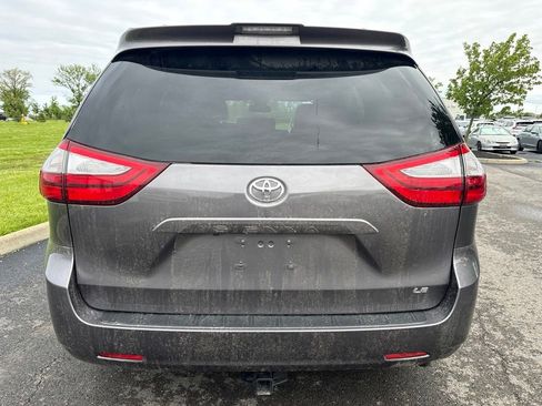 Used 2019 Toyota Sienna LE FWD image 8