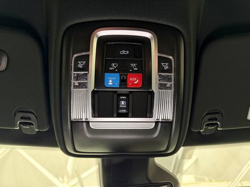 Used 2025 RAM 1500 Laramie AWD/4WD image 15