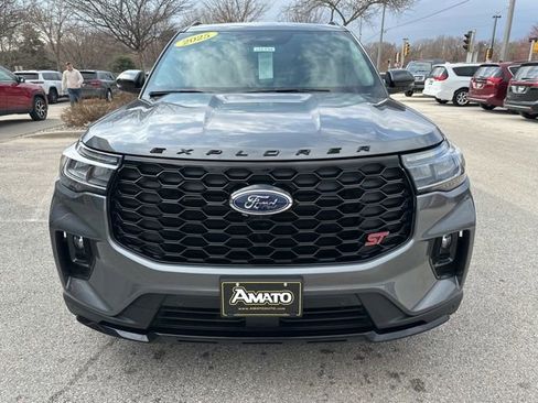 Used 2025 Ford Explorer ST AWD/4WD image 3