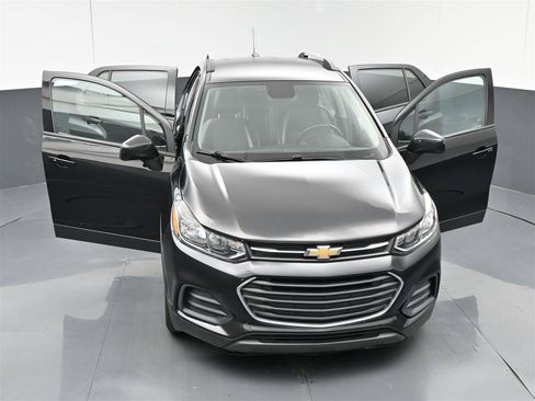 Used 2021 Chevrolet Trax LT w/ Driver Confidence Package FWD image 26
