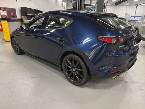 Used 2019 MAZDA MAZDA3 Premium image 2