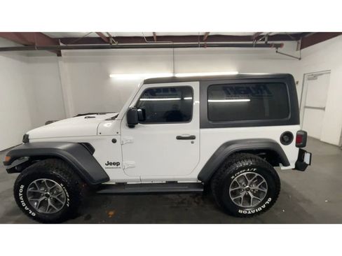 Used 2024 Jeep Wrangler Sport S image 5