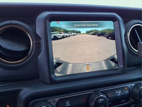 Used 2023 Jeep Gladiator Overland AWD/4WD image 27