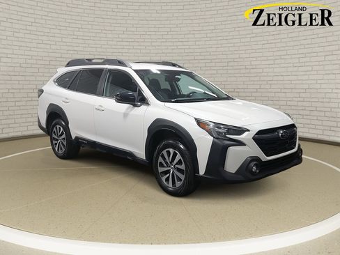 Used 2024 Subaru Outback Premium image 3