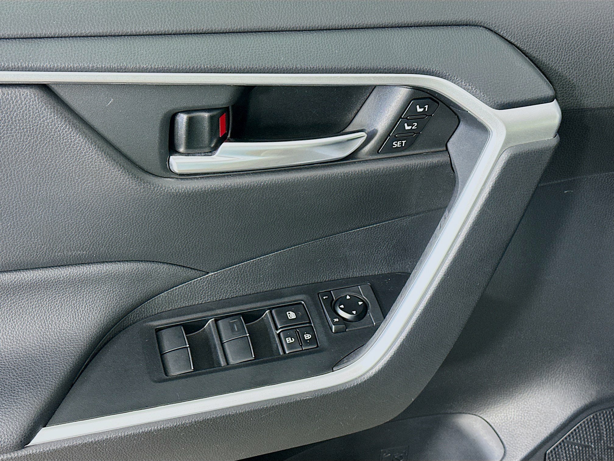 Certified 2021 Toyota RAV4 XLE Premium AWD/4WD image 17