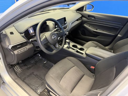Used 2023 Nissan Altima 2.5 S FWD image 11