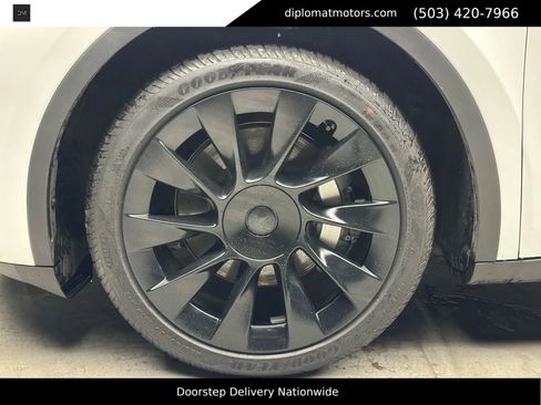 Used 2023 Tesla Model Y Long Range image 35