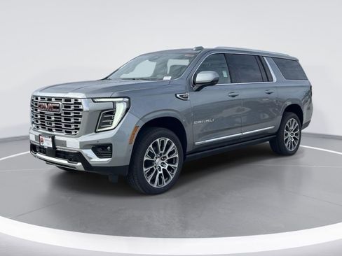 New 2026 GMC Yukon XL Denali w/ Denali Reserve Package AWD/4WD image 7