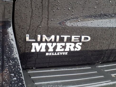 Used 2024 Ford Expedition Limited AWD/4WD image 14