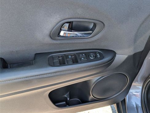 Used 2019 Honda HR-V LX image 18