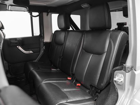 Used 2015 Jeep Wrangler Unlimited Rubicon AWD/4WD image 35
