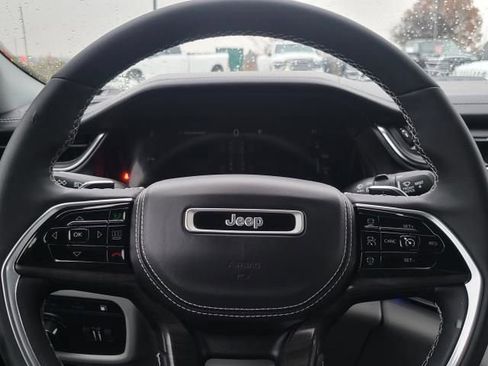 Used 2022 Jeep Grand Cherokee Overland image 24