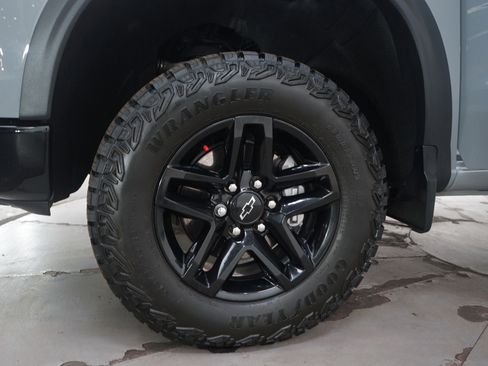 Used 2024 Chevrolet Silverado 1500 LT Trail Boss w/ LT Trail Boss Premium Package AWD/4WD image 32