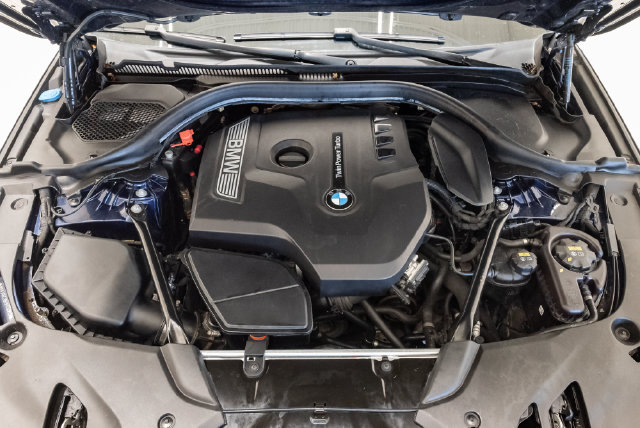 Used 2017 BMW 530i w/ M Sport Package RWD image 6