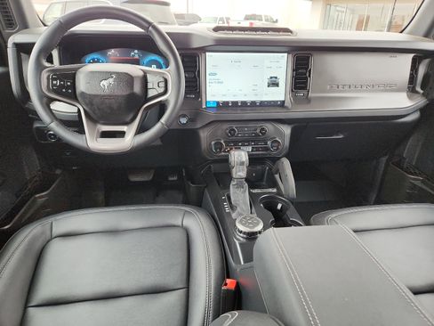 Used 2025 Ford Bronco Badlands image 10