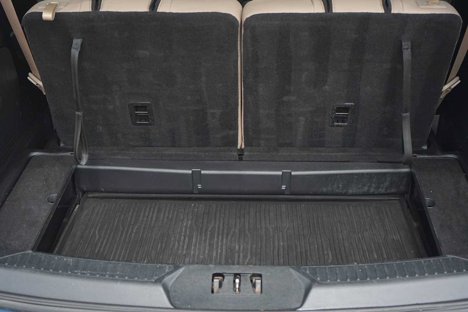 Used 2020 Ford Explorer XLT w/ Equipment Group 202A AWD/4WD image 27