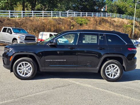 New 2025 Jeep Grand Cherokee Laredo X w/ Luxury Tech Group I image 16