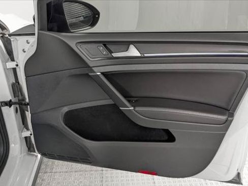 Used 2018 Volkswagen Golf R 4-Door AWD/4WD image 21