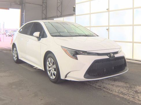 Used 2021 Toyota Corolla LE FWD image 2