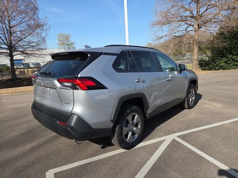 Used 2024 Toyota RAV4 XLE image 5