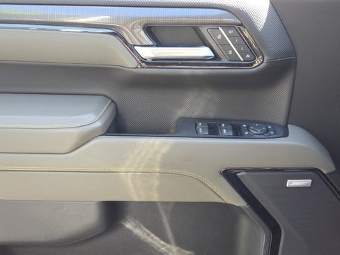 Certified 2023 Chevrolet Silverado 1500 ZR2 w/ Technology Package AWD/4WD image 28