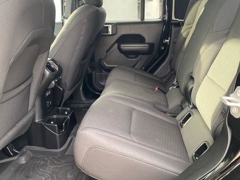 Used 2023 Jeep Gladiator Sport AWD/4WD image 13