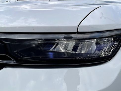 Used 2025 Jeep Grand Cherokee Altitude image 10