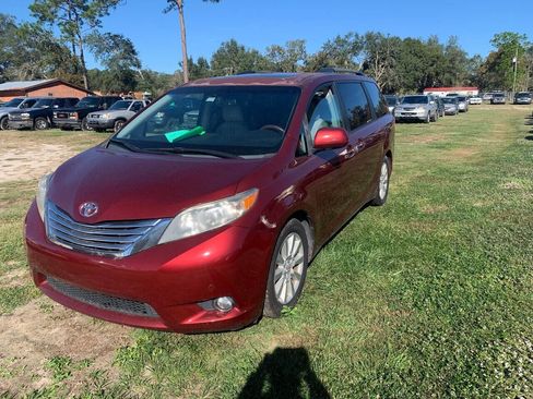 Used 2011 Toyota Sienna Limited image 5