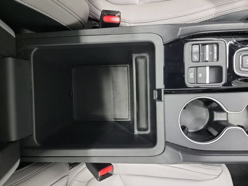 Used 2025 Honda Pilot Touring image 29