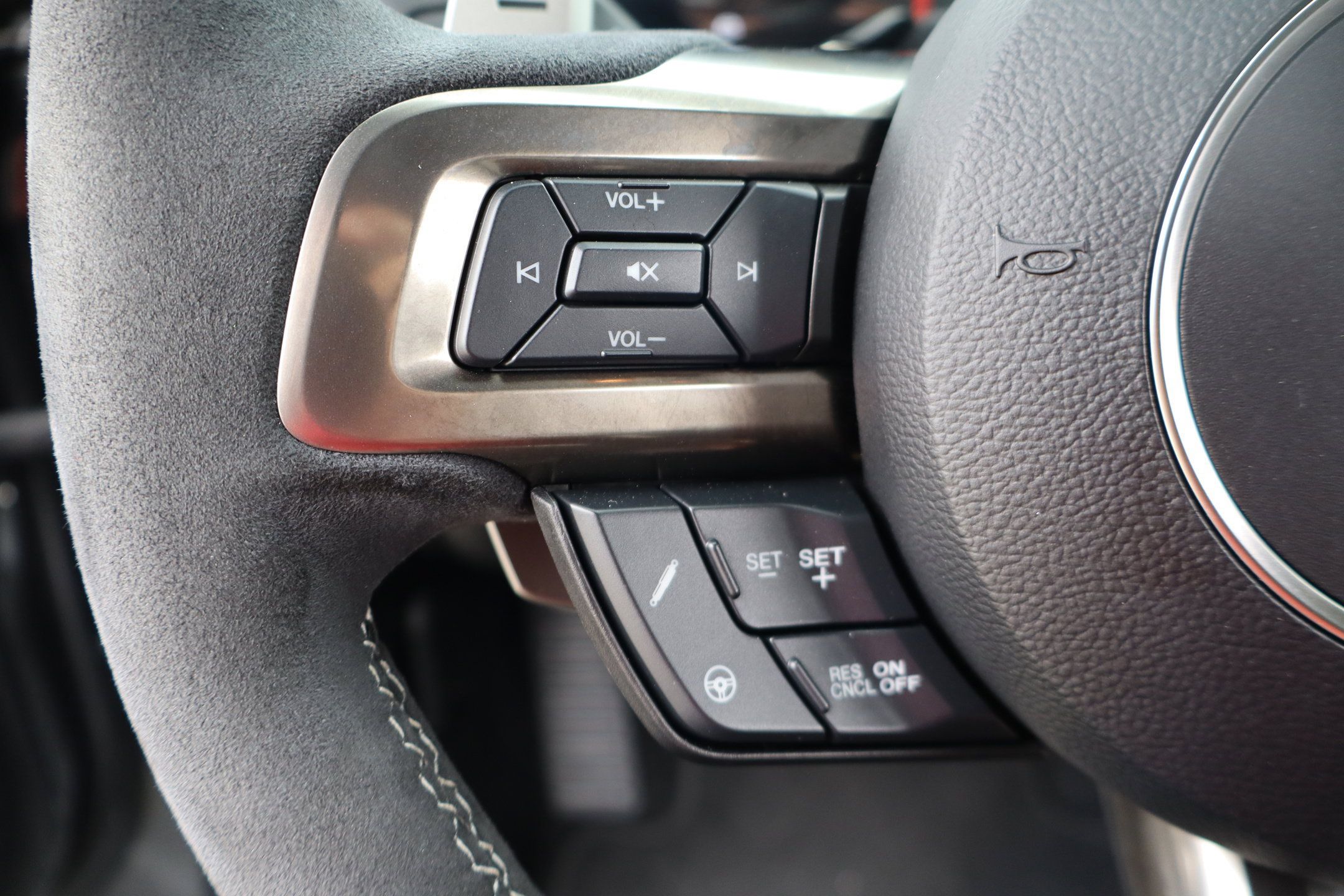 Used 2020 Ford Mustang Shelby GT500 w/ Technology Package RWD image 16