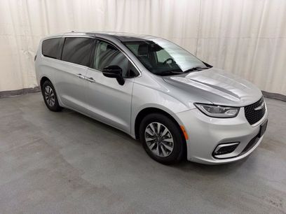 Used 2024 Chrysler Pacifica Limited