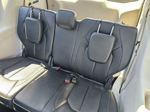 Used 2020 Chrysler Pacifica Limited w/ Tire & Wheel Group FWD image 28