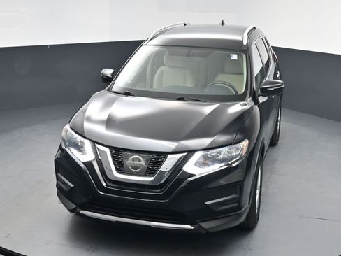 Used 2017 Nissan Rogue SV w/ SV Premium Package image 18